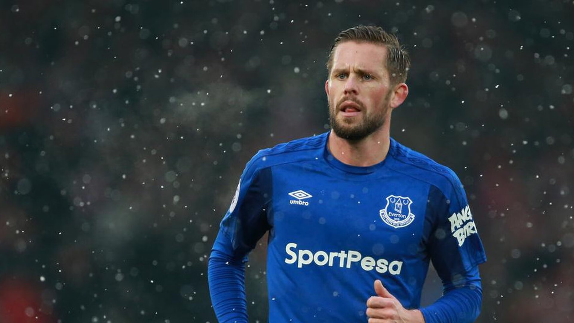 “高新区全民健身馆:壁球竞技,极速对决让你眼花缭乱!”